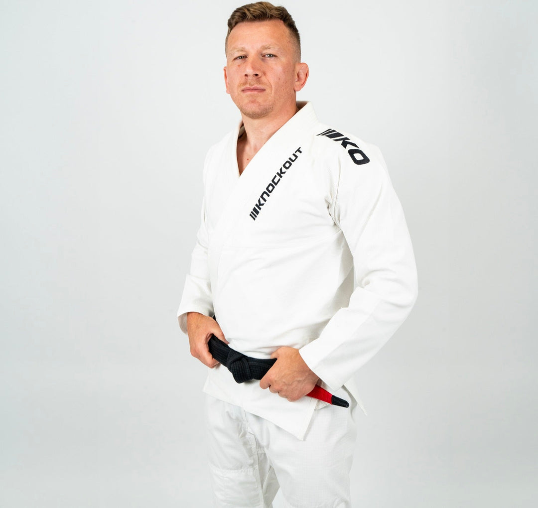 Knockout-Wettkampf-Jiu-Jitsu-Gi