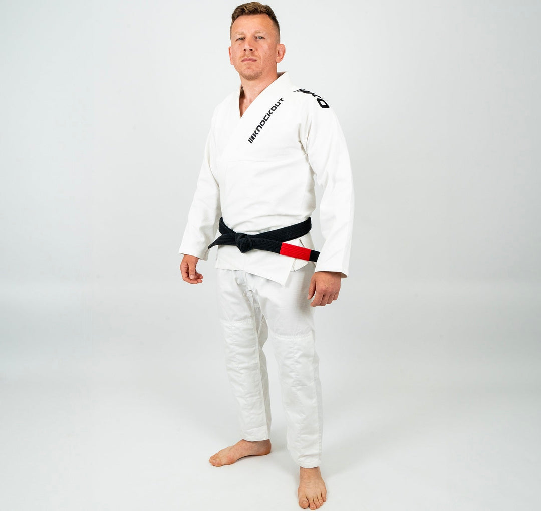 Knockout-Wettkampf-Jiu-Jitsu-Gi