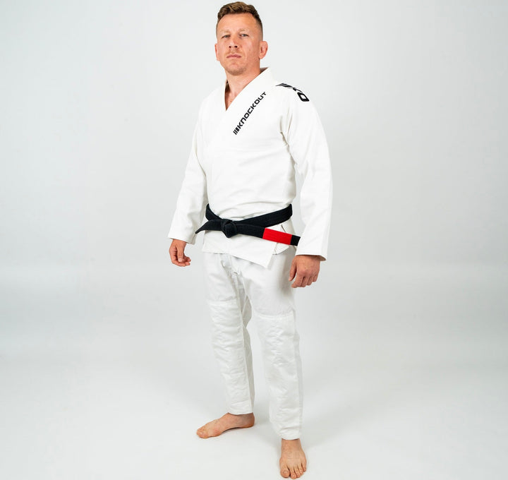 Knockout-Wettkampf-Jiu-Jitsu-Gi