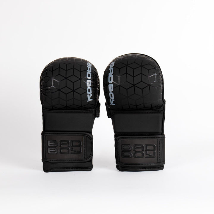 Manusi MMA Bad Boy Stealth Geo | knock-out.ro
